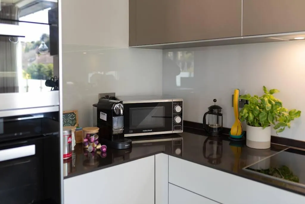 Stylish Penthouse Apartment With Hot Tub 바스 영국