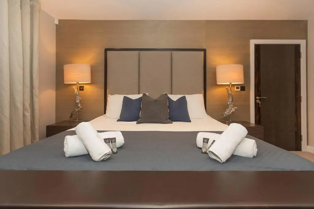 Stylish Penthouse Apartment With Hot Tub 바스 영국
