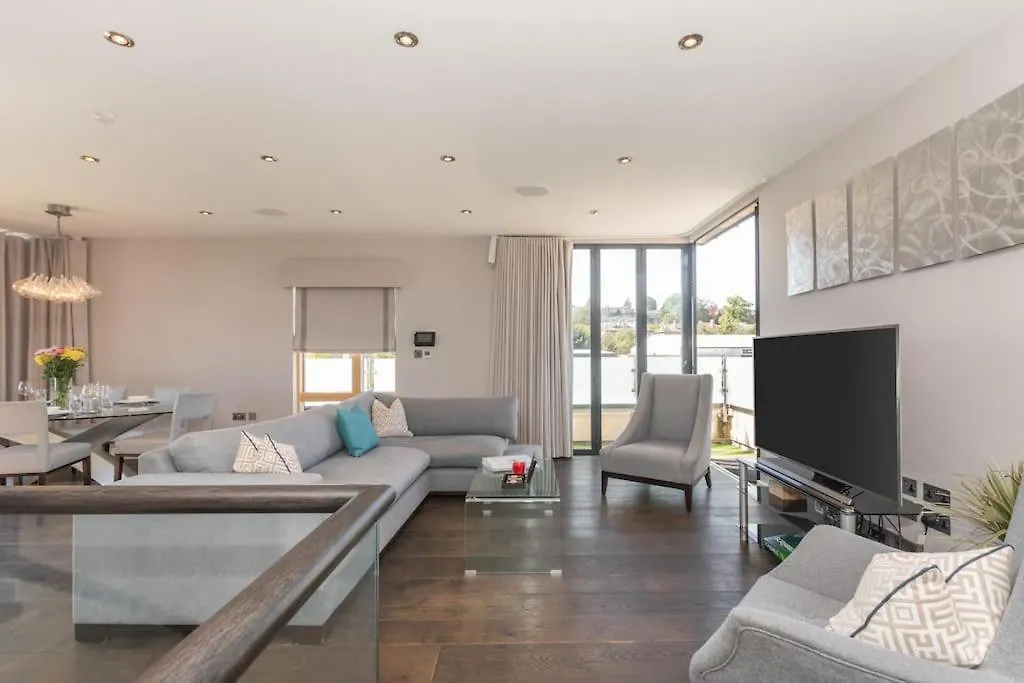Stylish Penthouse Apartment With Hot Tub 바스